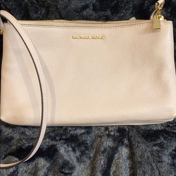 Michael Kors Handbags - NWOT Michael Kors Soft Leather Crossbody Bag.